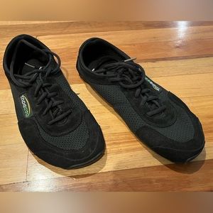 Tadeevo Bliss black minimalist shoes, size 39